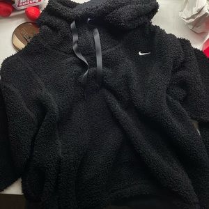 Nike therma sweater